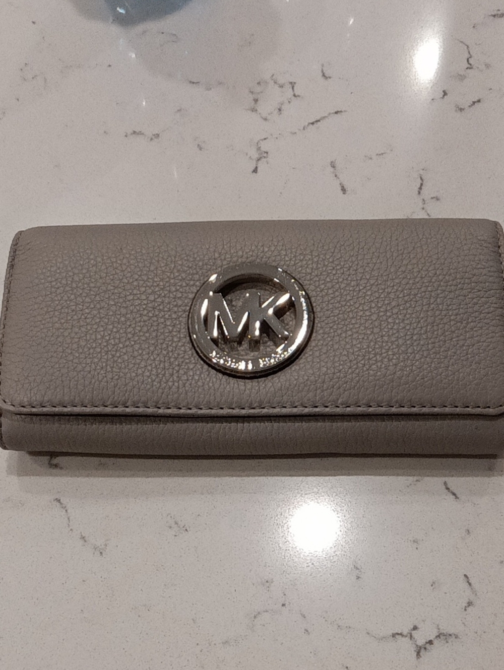 NEW MK Light Gray Pebbled Leather Continental Wallet with MK Emblem - NWOT - Picture 1 of 4
